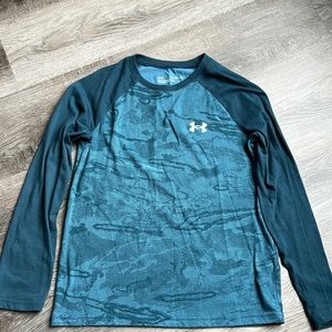 Boys Size Medium Under Armour Casual Long Sleeve tshirt
